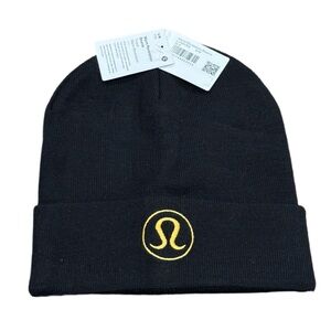 Lululemon NWT Warm Revelation Beanie in Black/Gold S/M